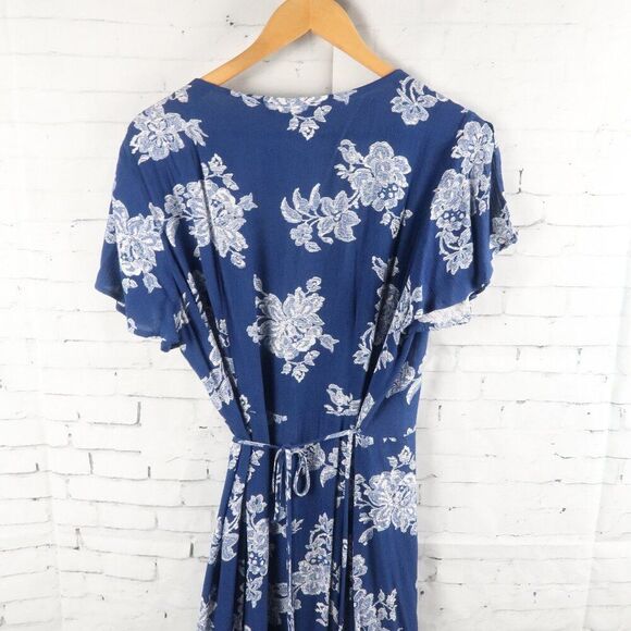 LULU'S BLUE FLORAL SPLIT SLEEVE WRAP MAXI DRESS SIZE MEDIUM - Picture 10 of 11